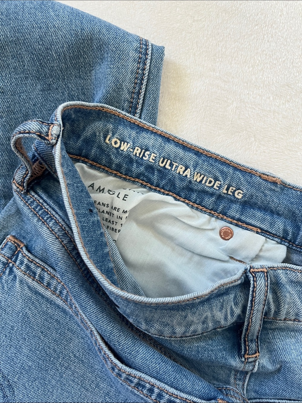 American Eagle Outfitters Low Rise Ultra Wide Leg Two-Tone Stretch Size 6 Jeans - Picture 4 of 6